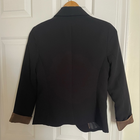 Blazer - Picture 5 of 6